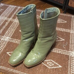 Chinese Laundry Green Heeled Boots